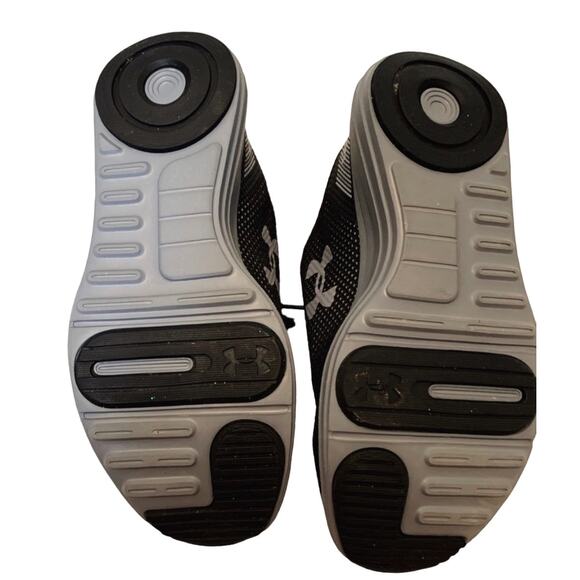 UNDER ARMOUR WOMEN’S SURGE RUNNING SHOE in Black and Gray Size 9 - Picture 3 of 7